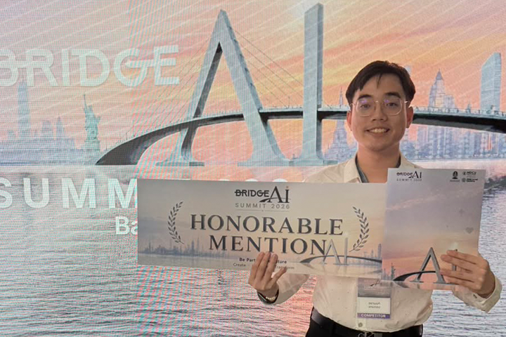 อาจารย์ ชยานนท์ คณะเภสัชศาสตร์ รับรางวัล BRIDGE SUMMIT 2026 มหาวิทยาลัยสยาม