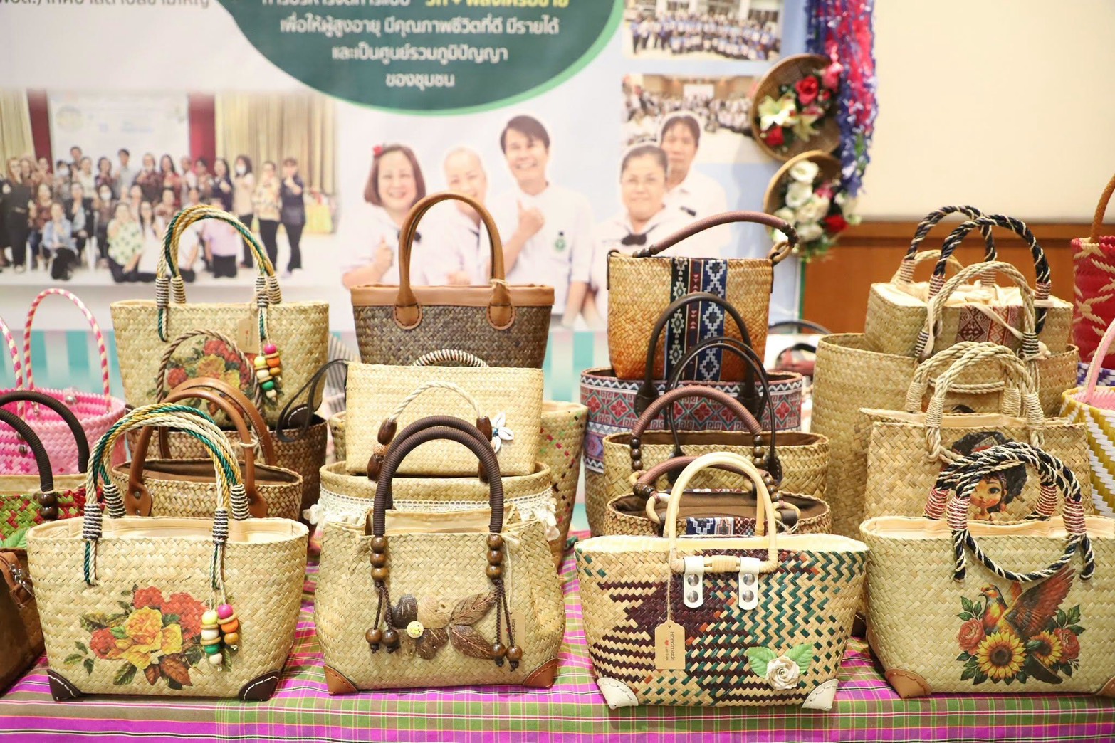 เวทีสานพลัง ชุมชนปันฮัก มหาวิทยาลัยสยาม เพื่อผู้สูงอายุ จังหวัดอุบลราชธานี