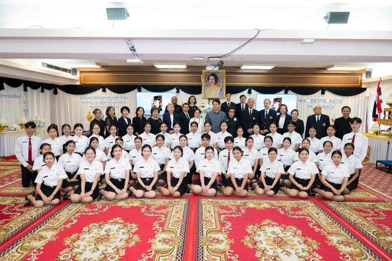 พิธีบำเพ็ญกุศล มหาวิทยาลัยสยาม ตักบาตรพระสงฆ์ ๑๐ รูป น้อมรำลึกสมเด็จพระพันปีหลวง